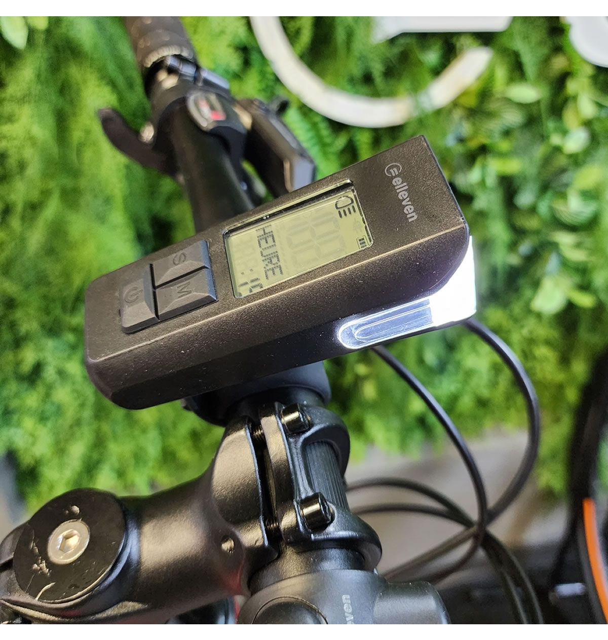 FAROL SINALIZADOR COM CICLOCOMPUTADOR INTEGRADO 150 LUMENS 