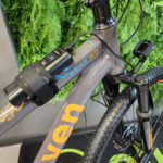Farol E-Bike Com Bateria E Suporte Garfo 900 lumens Aluminio